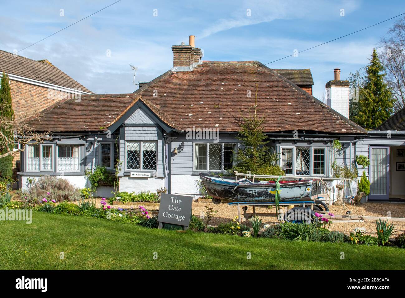 bungalow-uk-hi-res-stock-photography-and-images-alamy