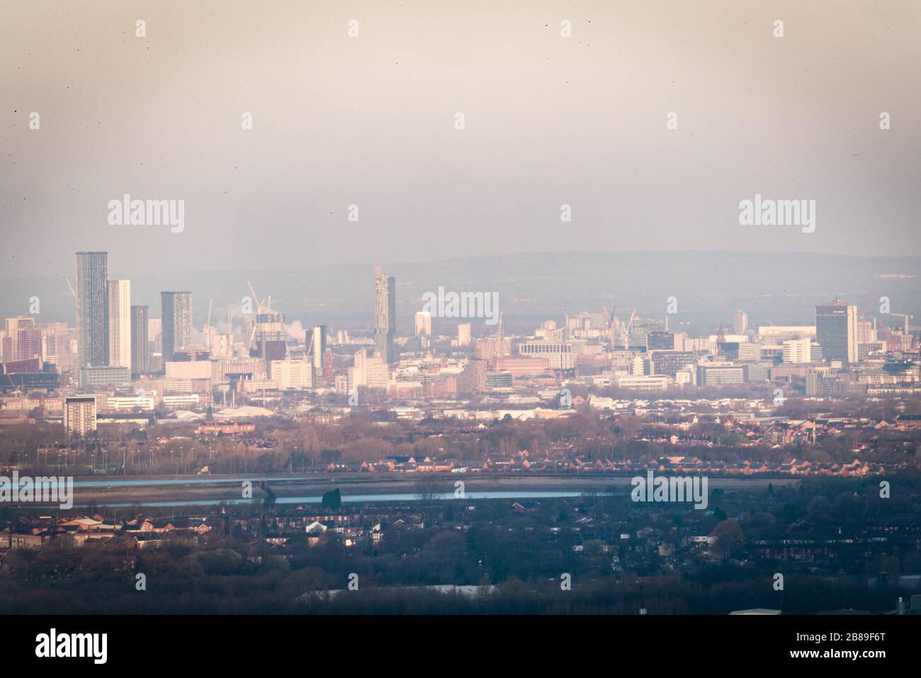 Manchester, UK. 20 March, 2020. UK. The sun rises over the city as the coronavirus continues to disrupt the country. Credit: Andy Barton/Alamy Live News Stock Photo