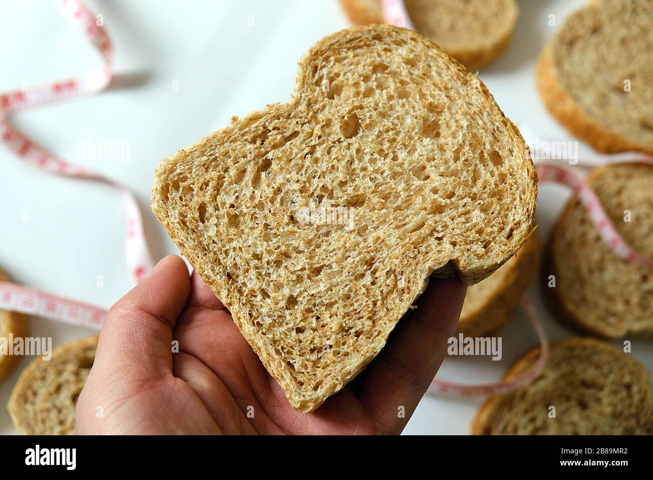 https://c8.alamy.com/comp/2B89MR2/diet-and-bran-bread-bran-bread-for-weight-loss-bran-bread-for-old-people-2B89MR2.jpg