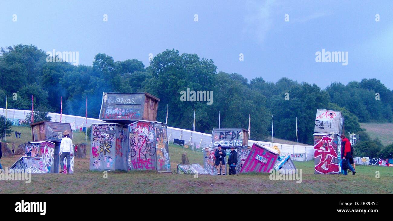 English: Stonehenge made of portable toilets, made by en:Banksy at the en:Glastonbury  Festival June 2007. Taken by Rod Ward 22nd June 2007.; 27 June 2007  (original upload date); Transferred from  to