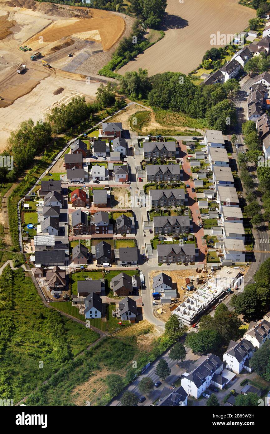 , new build housing development of single-family homes in Bochum, 25.05.2011, aerial view, Germany, North Rhine-Westphalia, Ruhr Area, Bochum Stock Photo