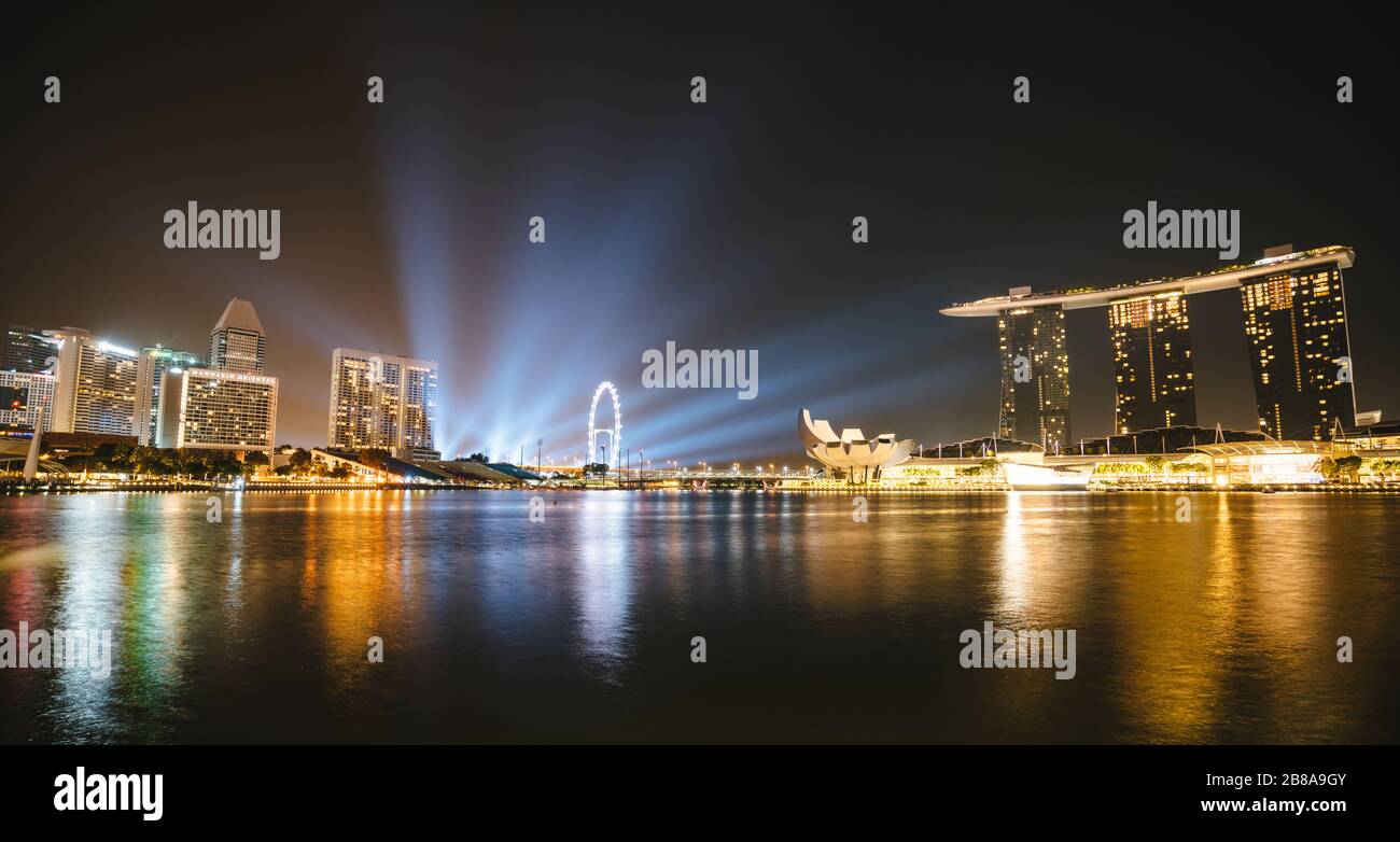 Singapore City, SINGAPORE - FEBRUARY 10, 2017 : Marina Bay Sands Hotel, Landmark of Singapore and Singapore Night Skyline at Marina Bay Stock Photo