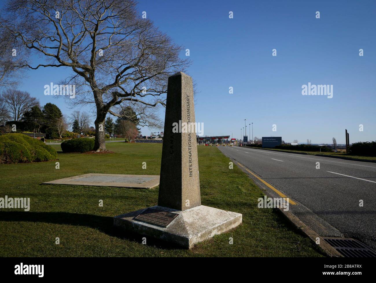 Vancouver, Canada. 20th Mar, 2020. Empty road is seen in front of a monument marking the geographical border between Canada and the U.S. at Douglas-Peace Arch border crossing in Surrey, Canada, March 20, 2020. Canadian Prime Minister Justin Trudeau announced that the Canada-U.S. border will close to non-essential travel at midnight Friday and both countries will turn back asylum seekers crossing the border. Credit: Liang Sen/Xinhua/Alamy Live News Stock Photo