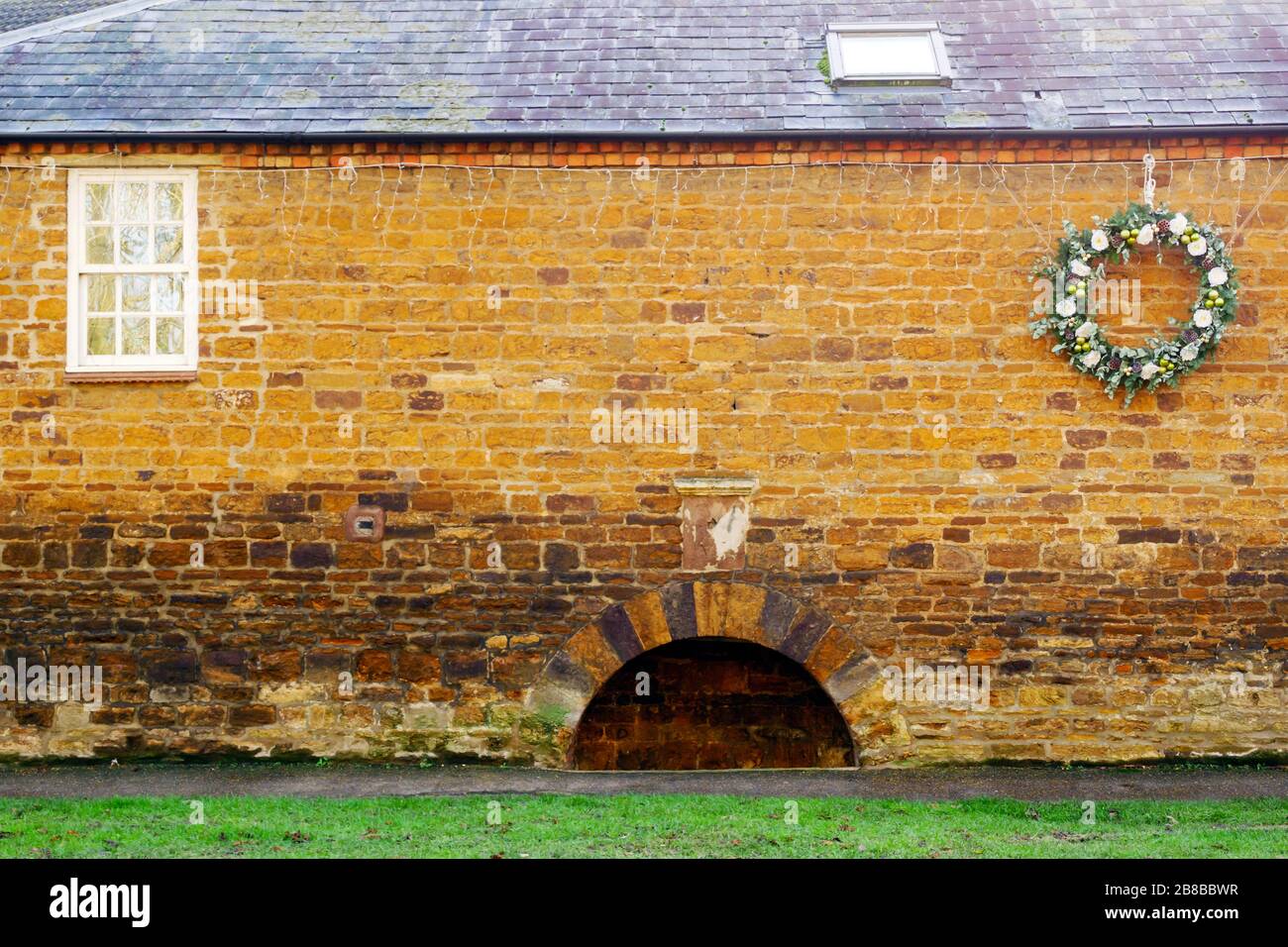 old stone wall building texture in england uk Stock Photo - Alamy