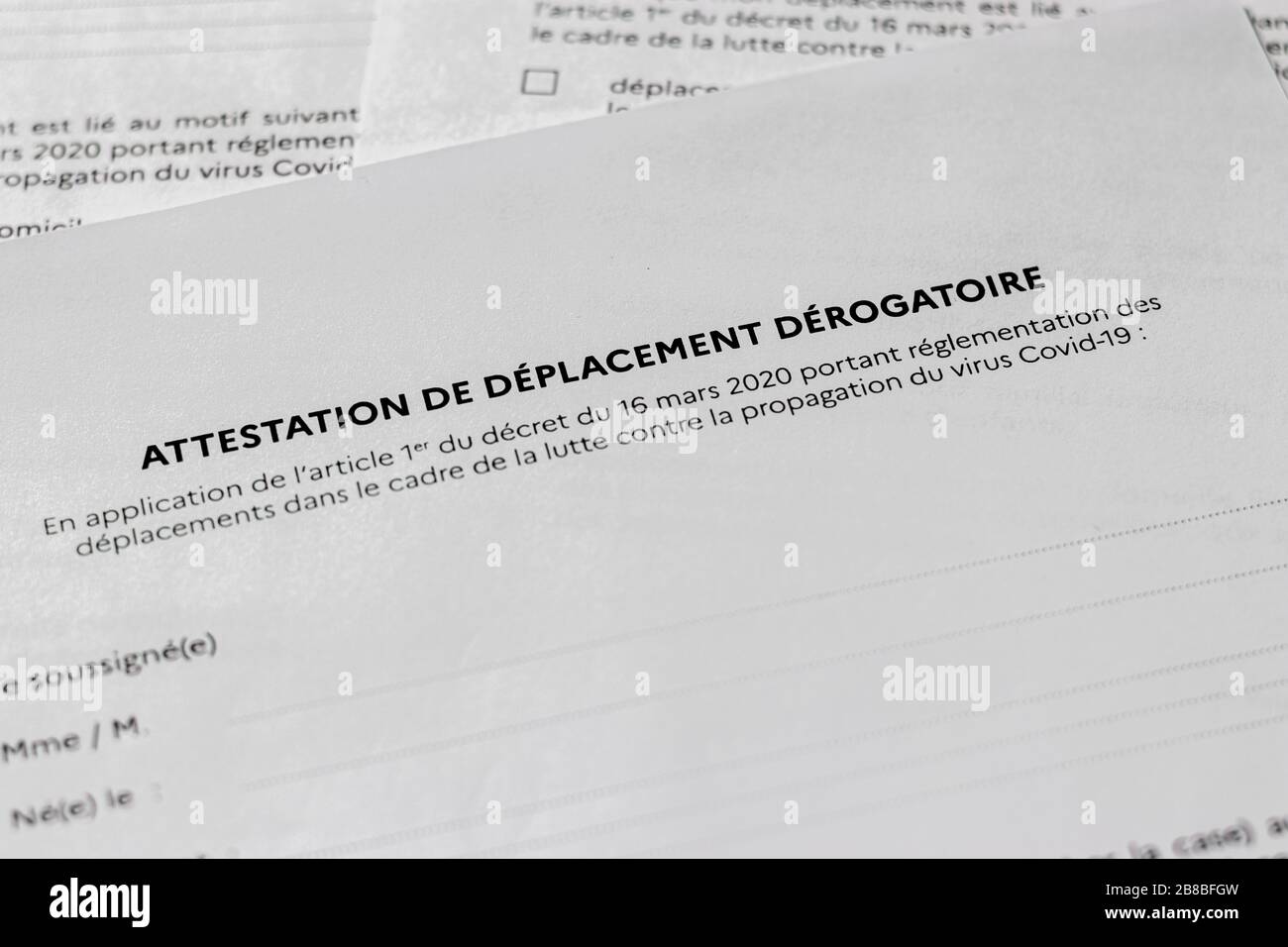 Attestation De Deplacement Derogatoire Stock Photo Alamy