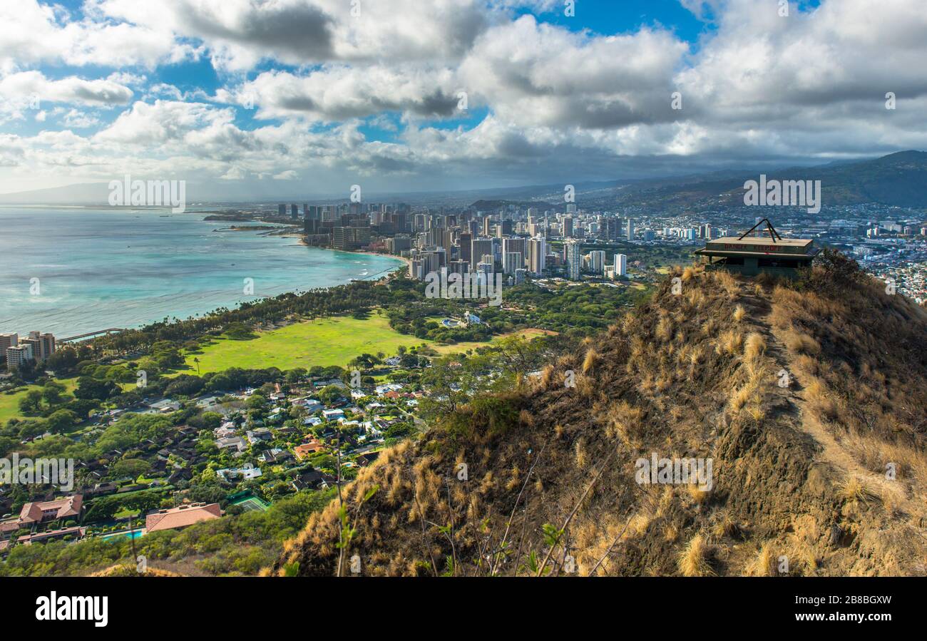 Downtown honolulu skyline hi-res stock photography and images - Alamy