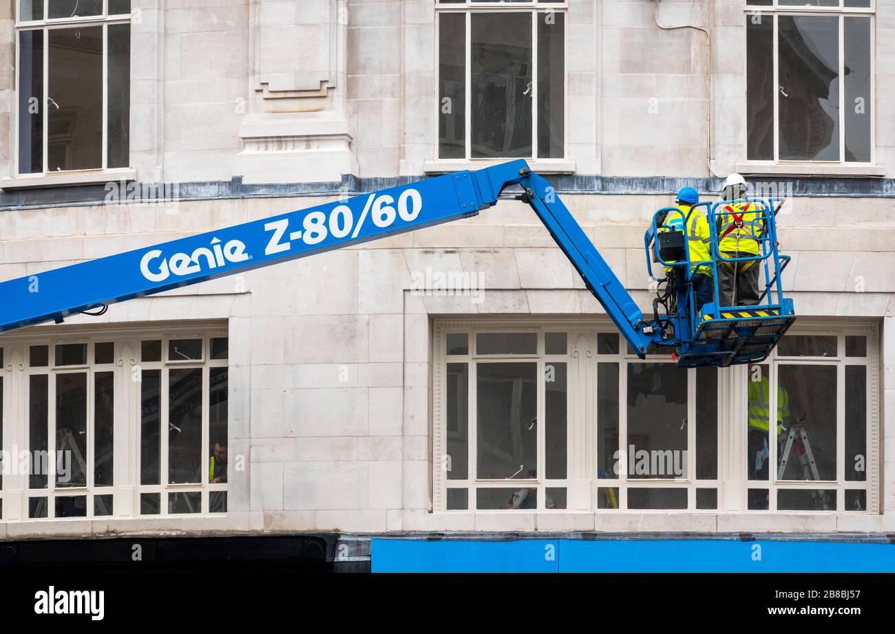 Genie boom articulating lift hi-res stock photography and images - Alamy