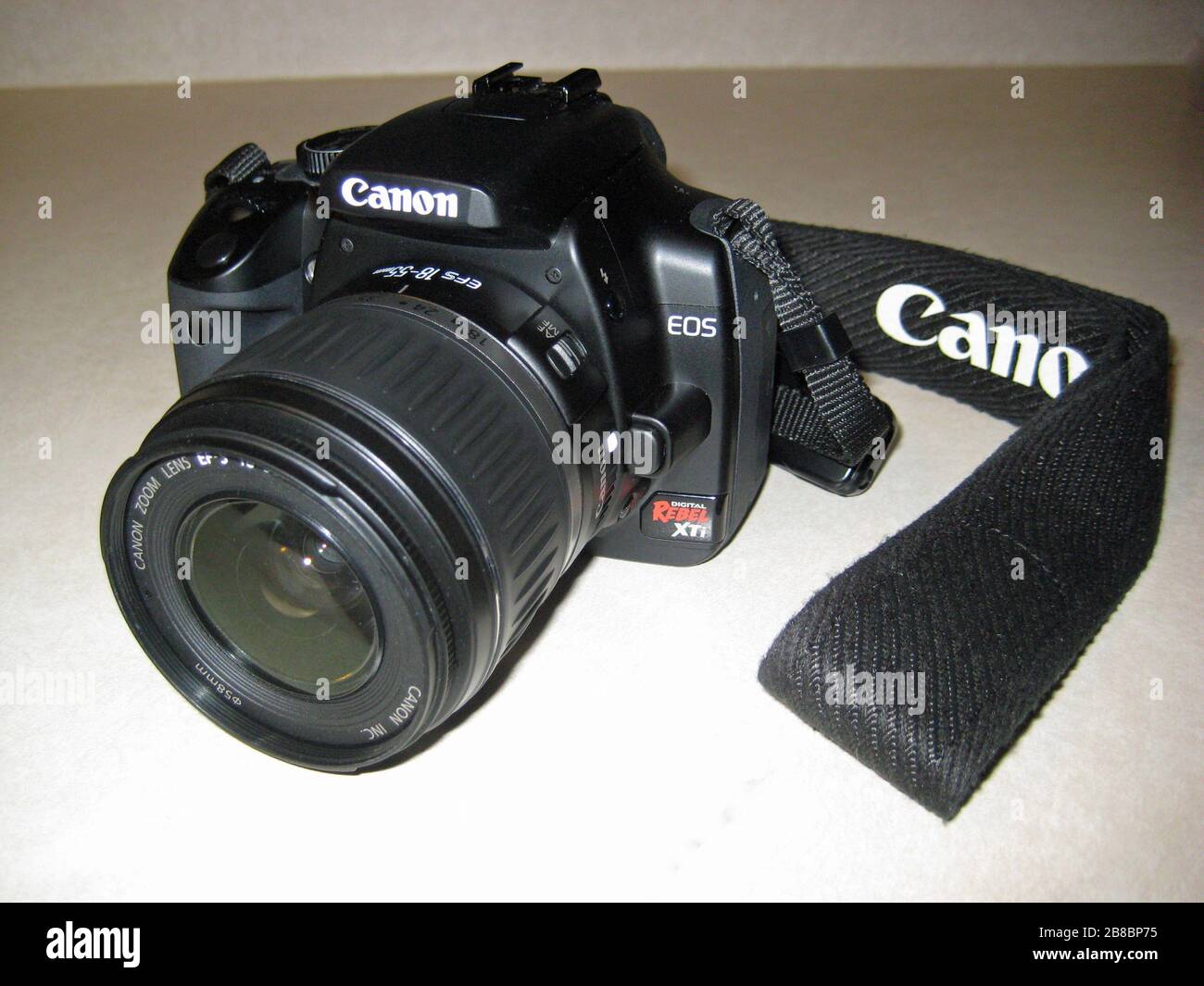 The Canon EOS Digital Rebel XTi with kit lens EF-S 18-55mm and neck strap.;  27 April 2007 (original upload date); Transferred from en.wikipedia to  Commons.; Bryanwake at English Wikipedia Stock Photo -
