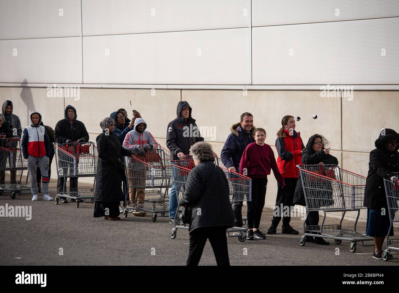 Hundreds of people queue to enter a Costco Wholesalers in Coventry on Saturday as the Prime Minister Boris Johnson told restaurants, cafes, pubs, bars, gyms and leisure centres to close whilst pleading the public to stay at home. Picture date Saturday 21st March 2020. See PA story HEALTH Coronavirus. Photo credit should read: Jacob King/PA Wire Stock Photo