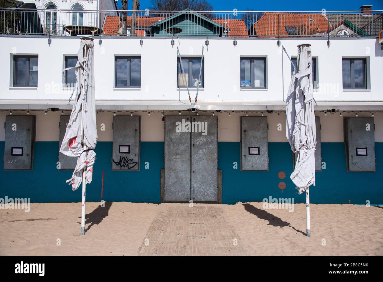 Hamburg, Germany. 21st Mar, 2020. A beach bar at the Elbe beach near Övelgönne is closed at noon. Due to the Corona crisis, there are numerous restrictions on public life. Credit: Daniel Bockwoldt/dpa/Alamy Live News Stock Photo