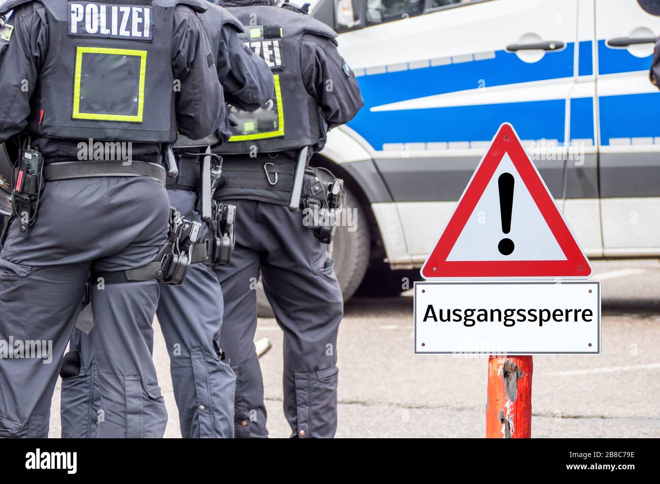 Police curfew warning sign in german background Stock Photo