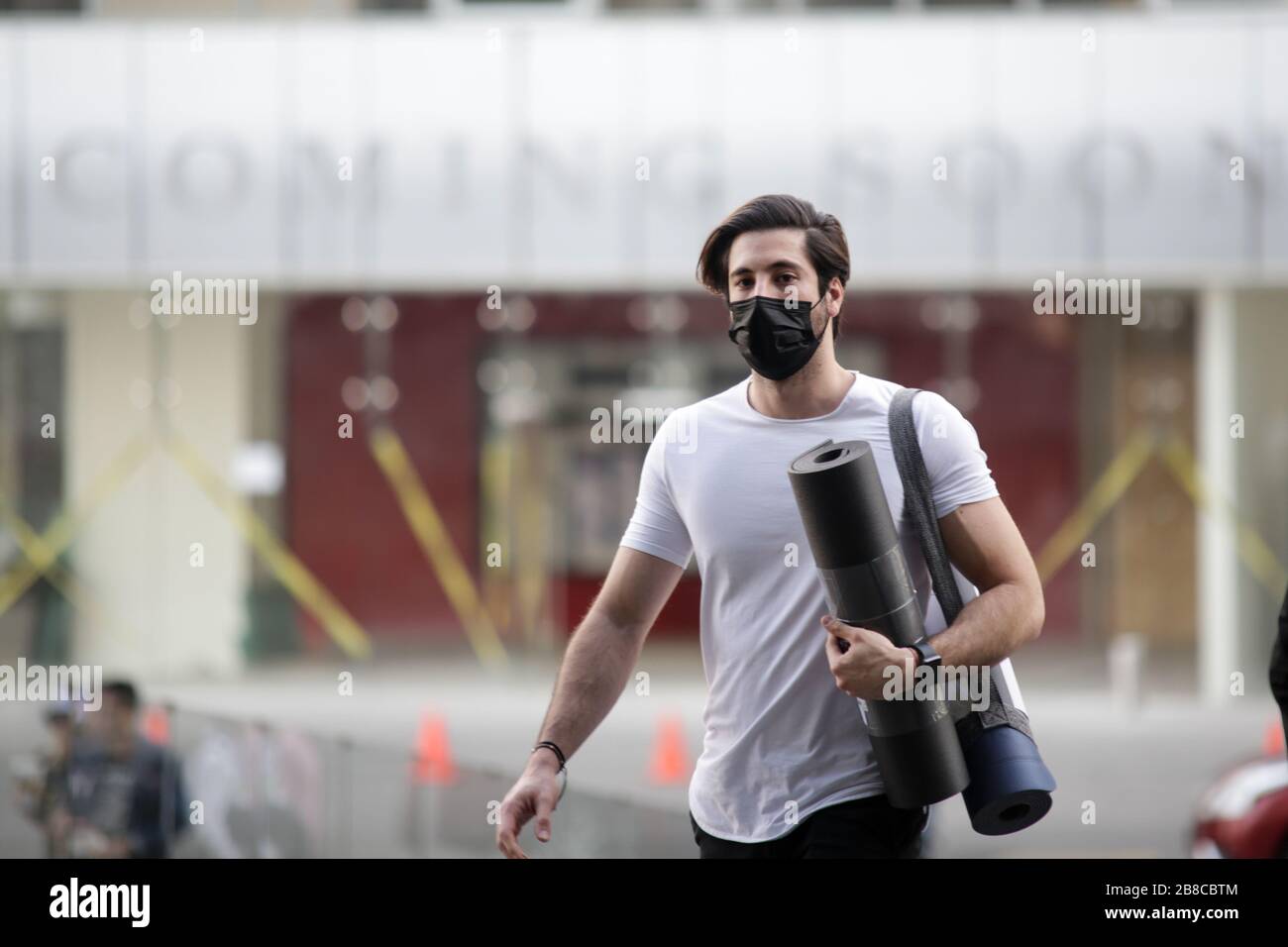Mexico City, Mexico. 20th Mar, 2020. A man wearing mask walks on a street in Mexico City, Mexico, March 20, 2020. According to Mexico's health ministry, the total number of confirmed COVID-19 cases has climbed to 203 as of 7 p.m. Friday local time. Credit: Francisco Canedo/Xinhua/Alamy Live News Stock Photo