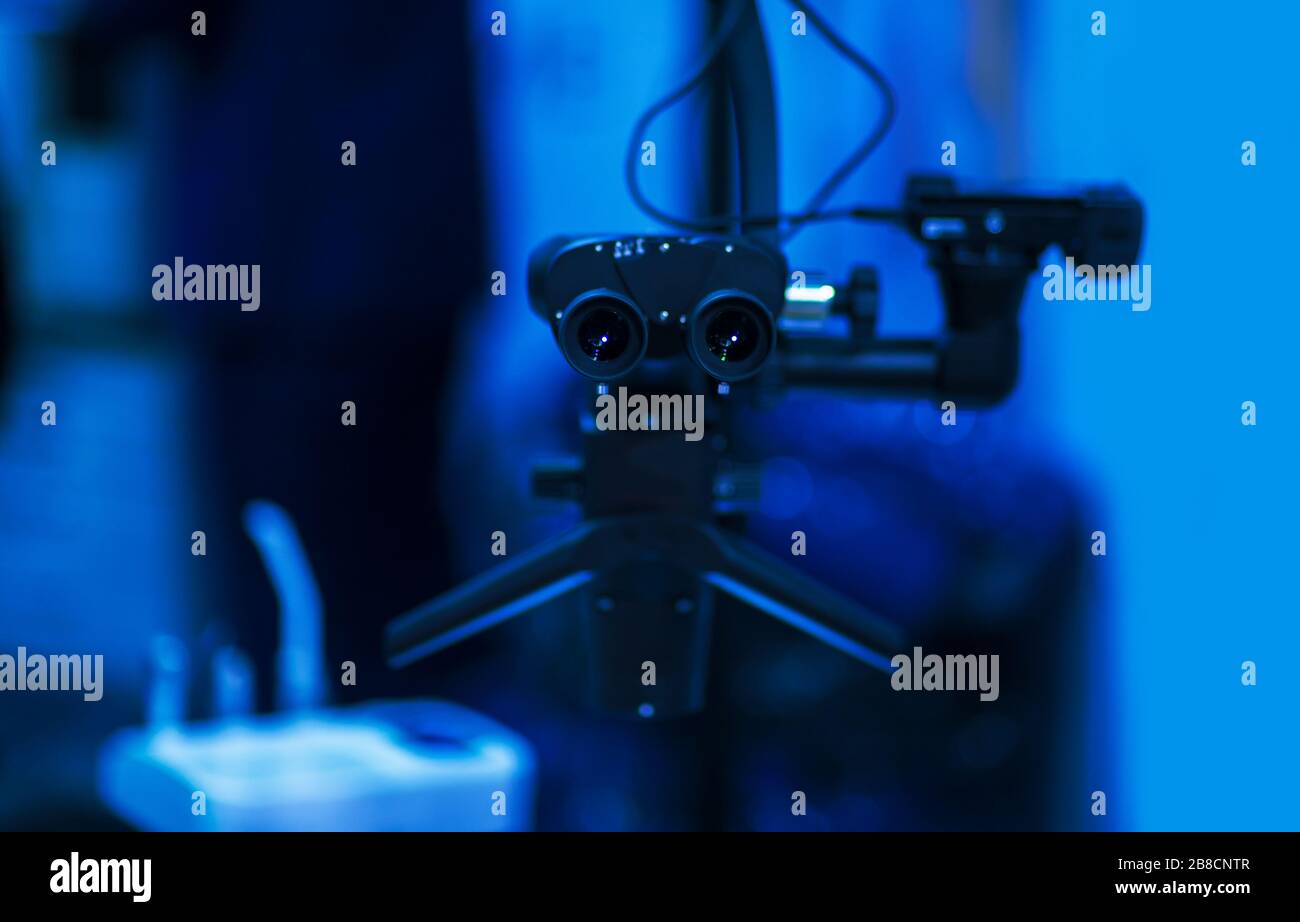 Selective focus of ocular eyepiece lenses and tube of binocular