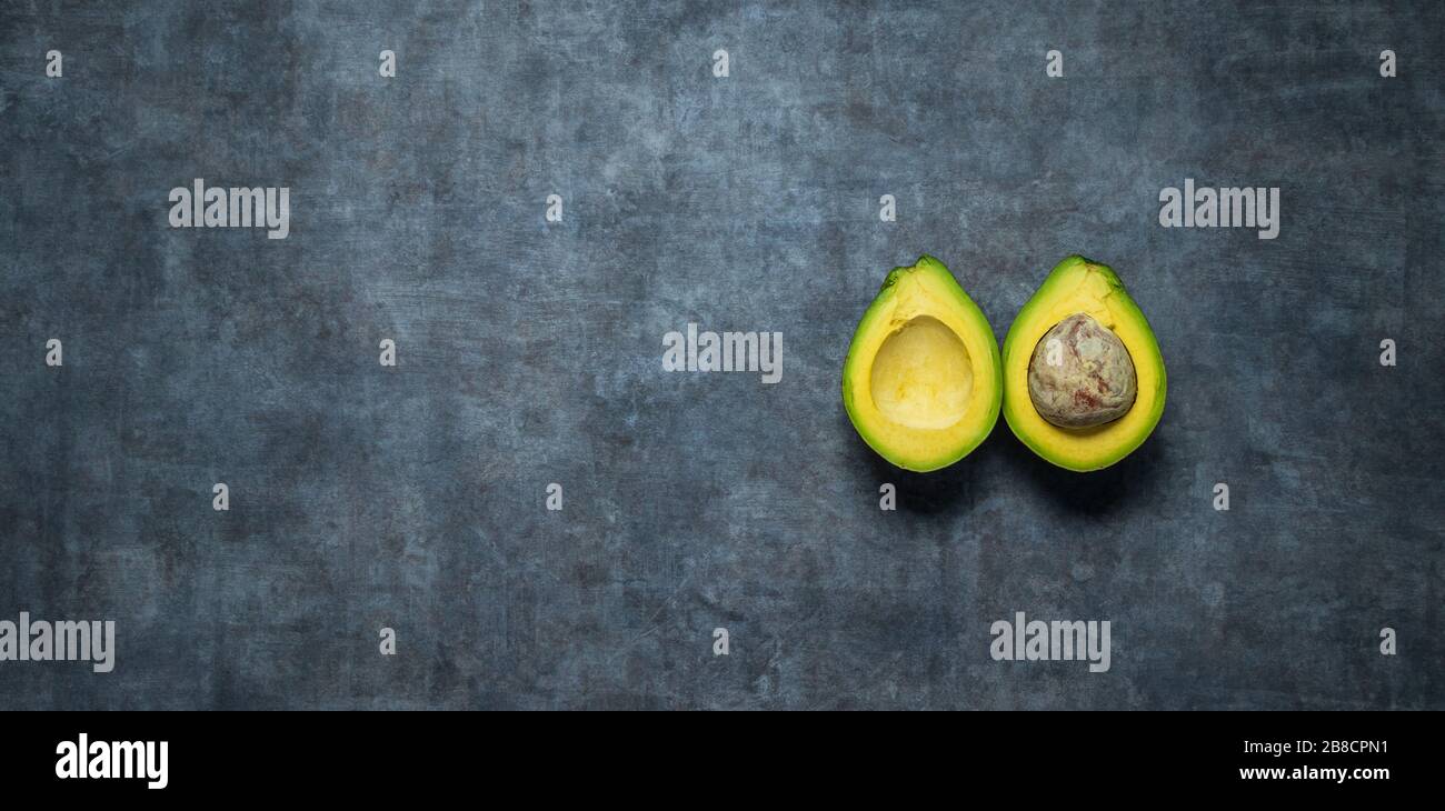 https://c8.alamy.com/comp/2B8CPN1/fresh-avocado-is-cut-in-half-theyre-high-in-the-healthy-kind-of-fats-2B8CPN1.jpg