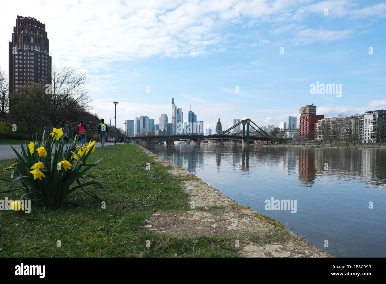 Europa, Germany, Hessen, Rhein-Main, Frankfurt am Main, Eiserner Steg, Blick auf die Frankfurter Skyline, Weseler Werft, Neubaugebiet, Penthouse Wohnu Stock Photo