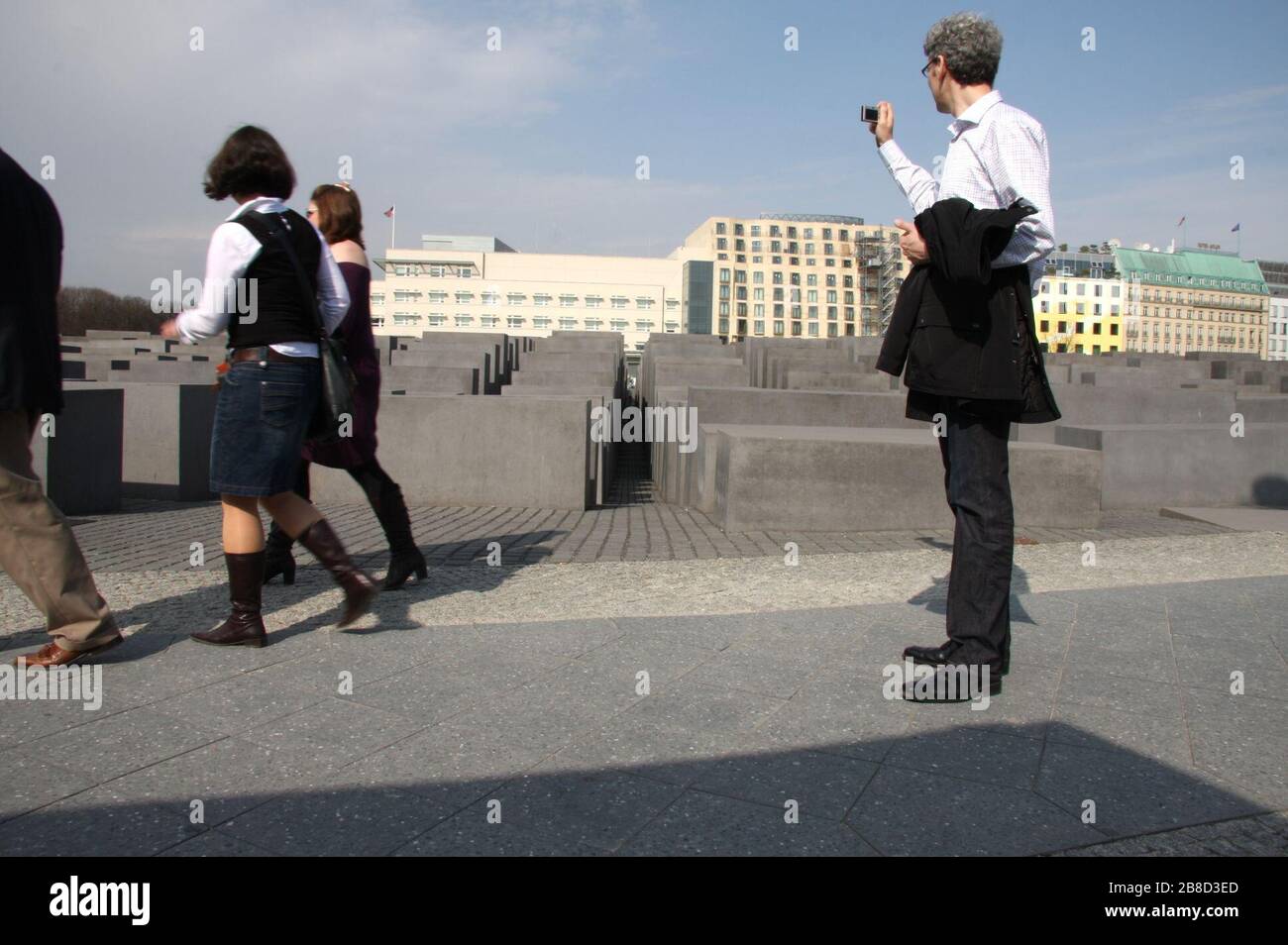 English Memorial To The Murdered Jews Of Europe 日本語 虐殺されたヨーロッパのユダヤ人のための記念碑 26 March 10 Anthro Copyleft Talk S File Anthro Copyleft Talk Stock Photo Alamy English Memorial To The Murdered Jews Of Europe 日本語 虐殺されたヨーロッパのユダヤ人のための記念碑 26 March 10 Anthro Copyleft Talk S File Anthro Copyleft Talk Stock Photo Alamy