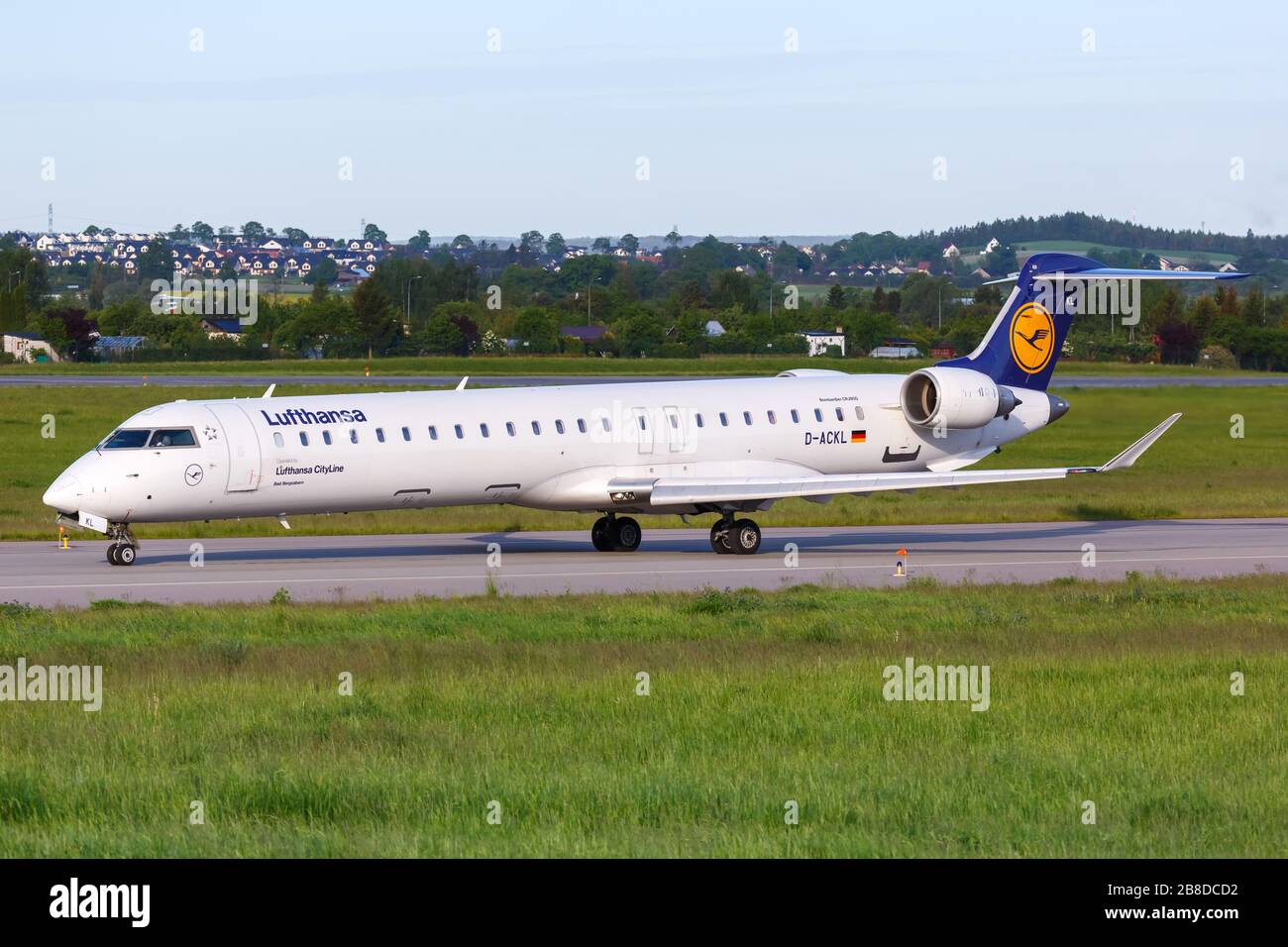Lufthansa bombardier crj900 hi-res stock photography and images - Alamy