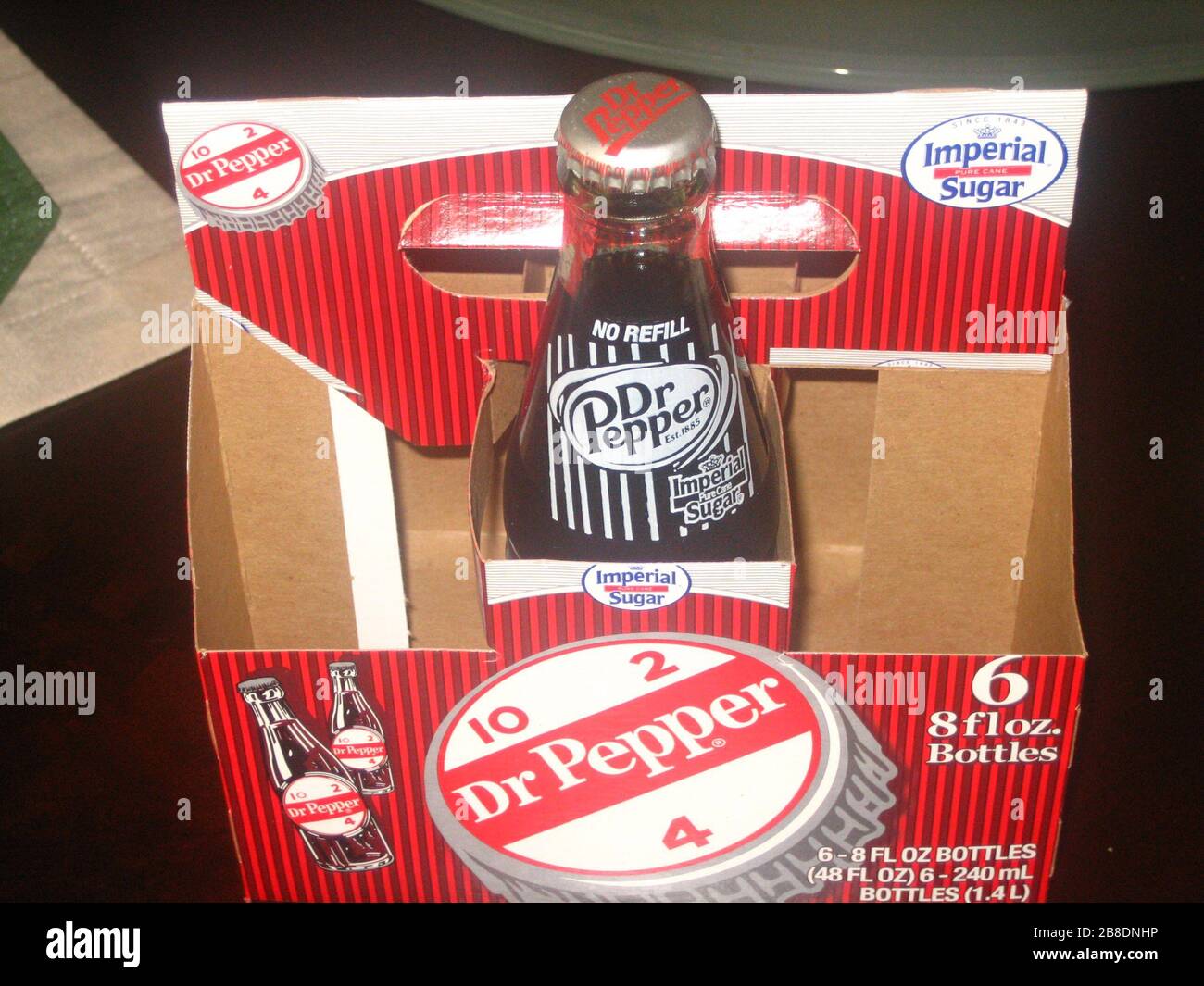 English: Throwback Dr Pepper bottle and packaging I took photo on July 27,  2008.Billy Hathorn (talk) 18:40, 27 July 2008 (UTC); (27 July 2008 27 July  2008 (original upload date); Transferred from