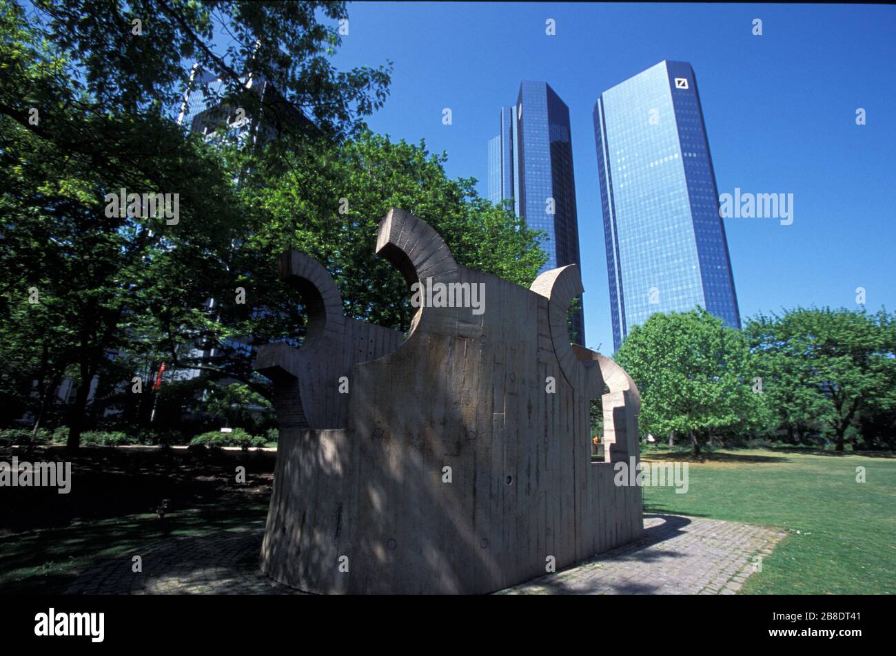 Concrete walk-in sculpture Eduardo Chillida La Casa de Goethe Haus für Goethe A House for Goethe 1986 Taunusanlage. Frankfurt am Main Stock Photo