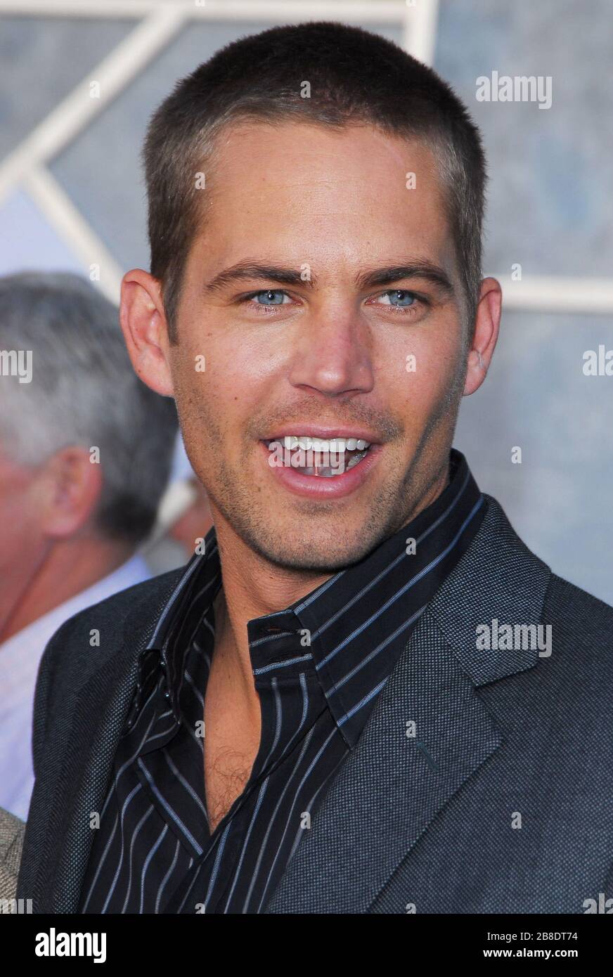 Paul Walker at the World Premiere of 'Eight Below' held at the El Capitan Theater in Hollywood, CA. The event took place on Sunday, February 12, 2006.  Photo by: SBM / PictureLux - File Reference # 33984-10601SBMPLX Stock Photo