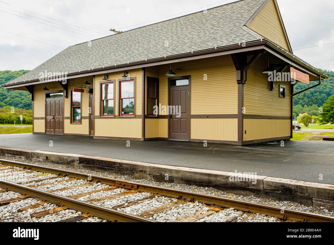 hollidaysburg-train-depot-everett-railroad-company-244-east-loop-road-hollidaysburg-pa-2B8E4AH.jpg