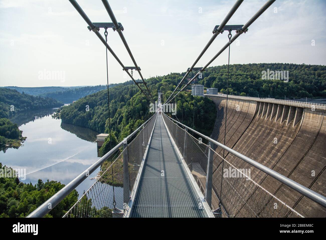 The suspension bridge at the Rappbodetalsperre in the Harz Stock Photo