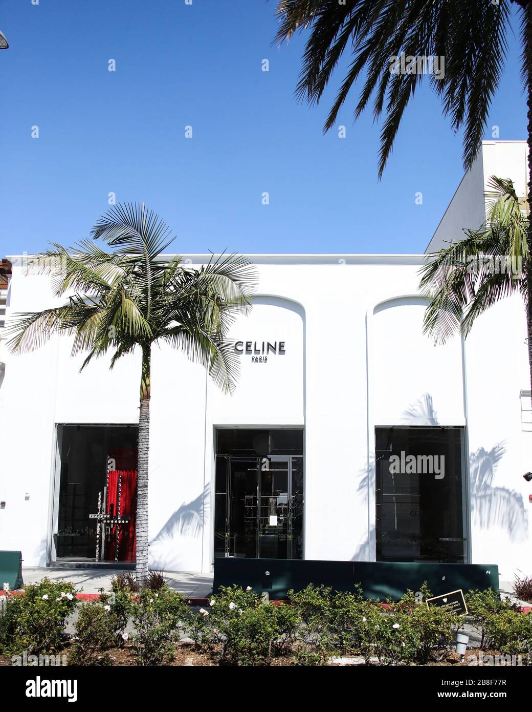 Los Angeles, California, USA. 24th Mar, 2020. A closed Louis Vuitton shop  in Rodeo Drive in Beverly Hills on Tuesday, March 24, 2020. California Gov.  Gavin Newsom issued a statewide stay-at-home order