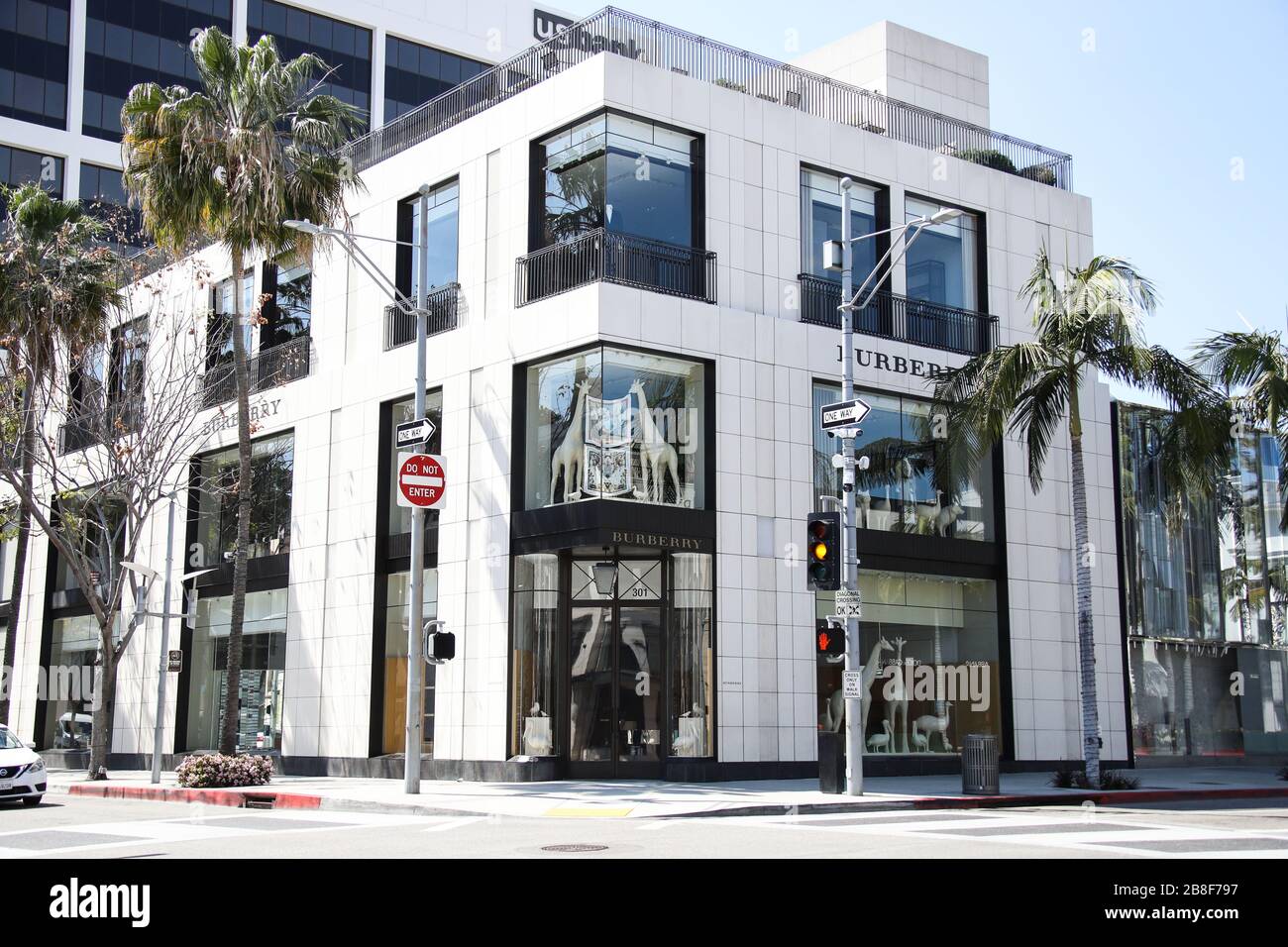 Los Angeles, California, USA. 24th Mar, 2020. A closed Louis Vuitton shop  in Rodeo Drive in Beverly Hills on Tuesday, March 24, 2020. California Gov.  Gavin Newsom issued a statewide stay-at-home order
