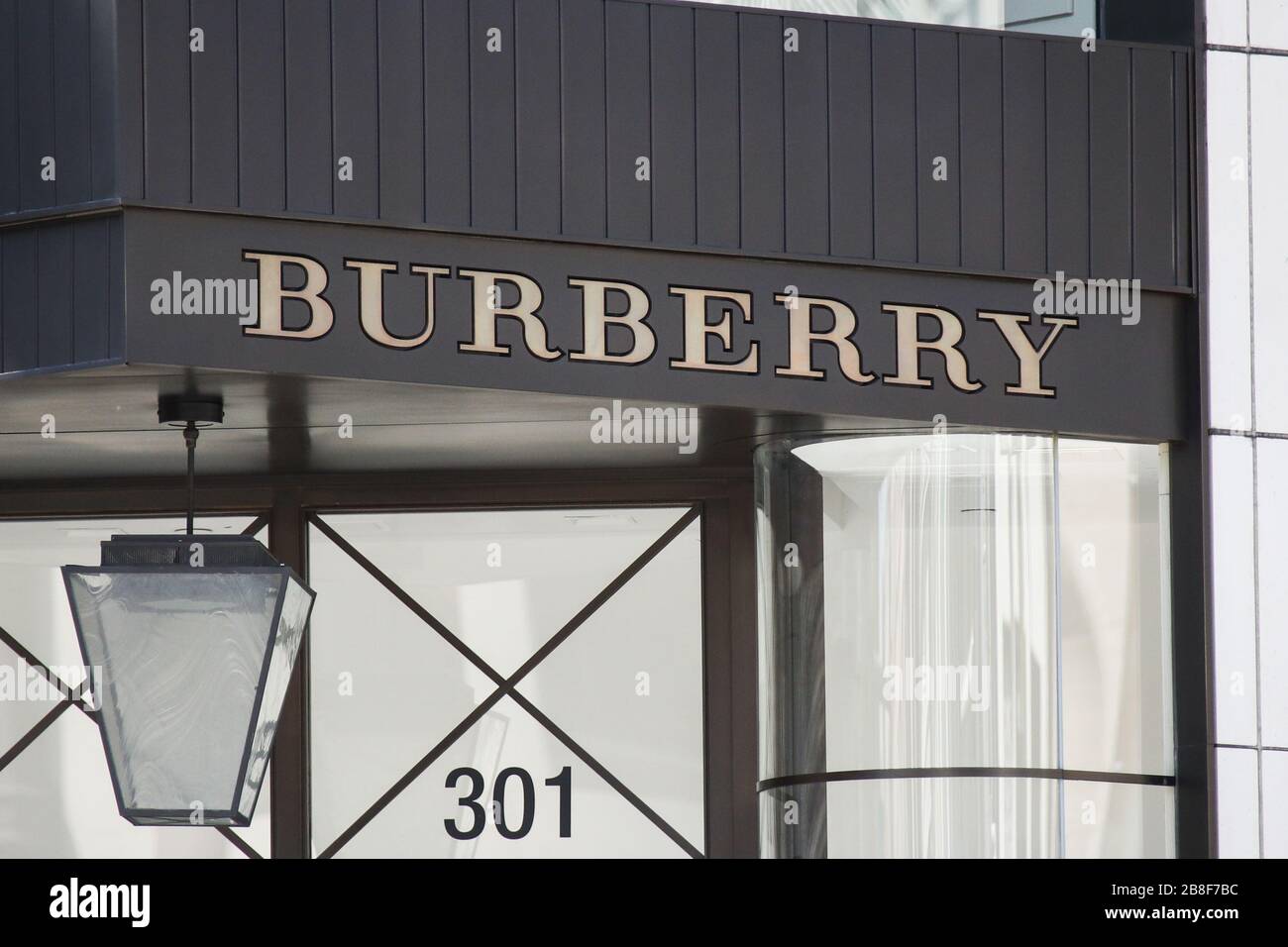 Burberry store rodeo drive hi-res stock photography and images - Alamy