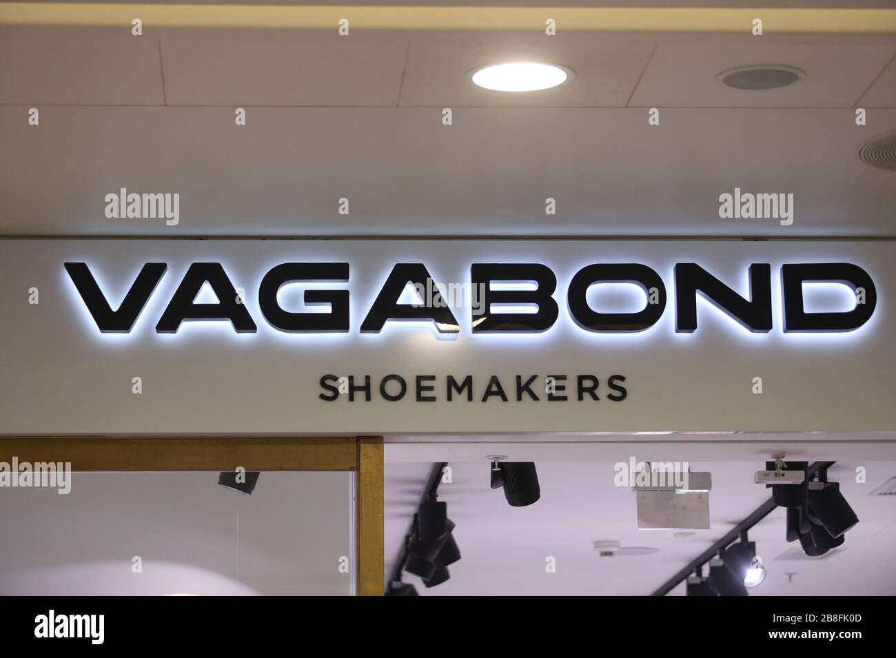 tendens mobil fattigdom Logo of Vagabond Shoemakers is seen at Galeria Shopping and Entertainment  Centre Stock Photo - Alamy