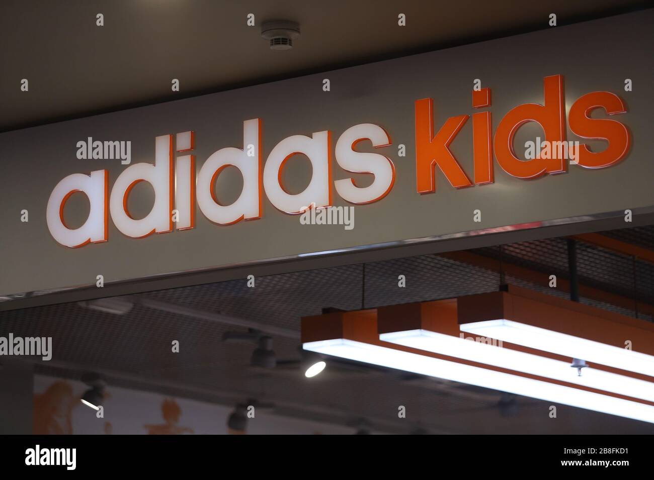 There Savant alloy Adidas kids hi-res stock photography and images - Alamy There Savant alloy Adidas kids hi-res stock photography and images - Alamy