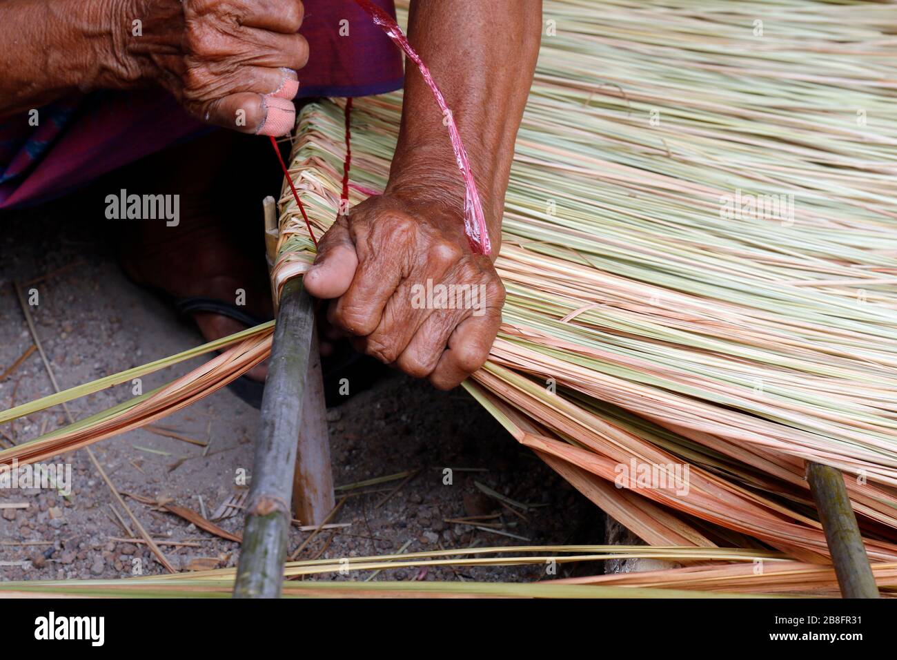 picture shows how to make a panel vetiver for hut roof, handwork crafts ...