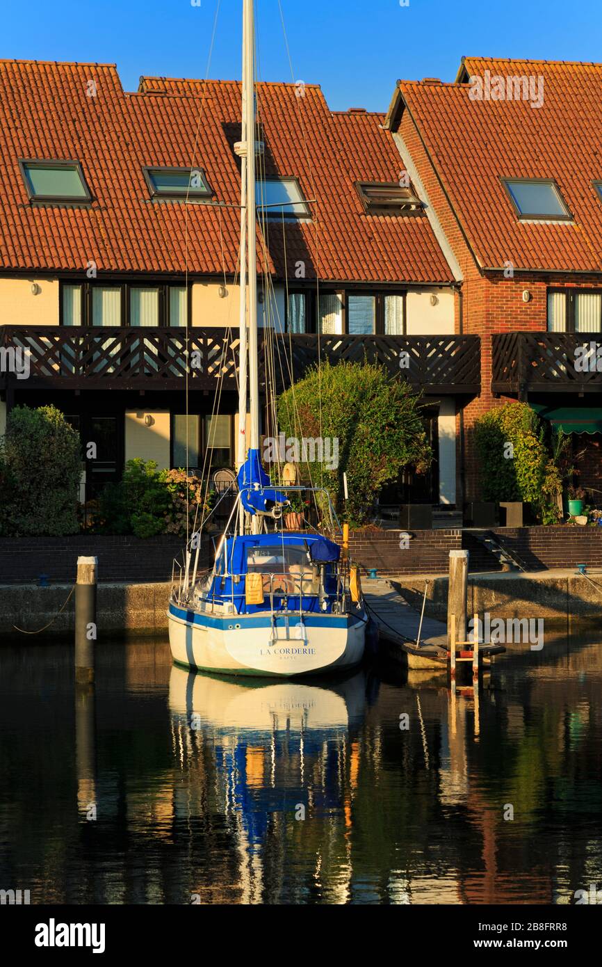 Yacht Marina, Hythe Town, Hampshire, England, United Kingdom Stock ...