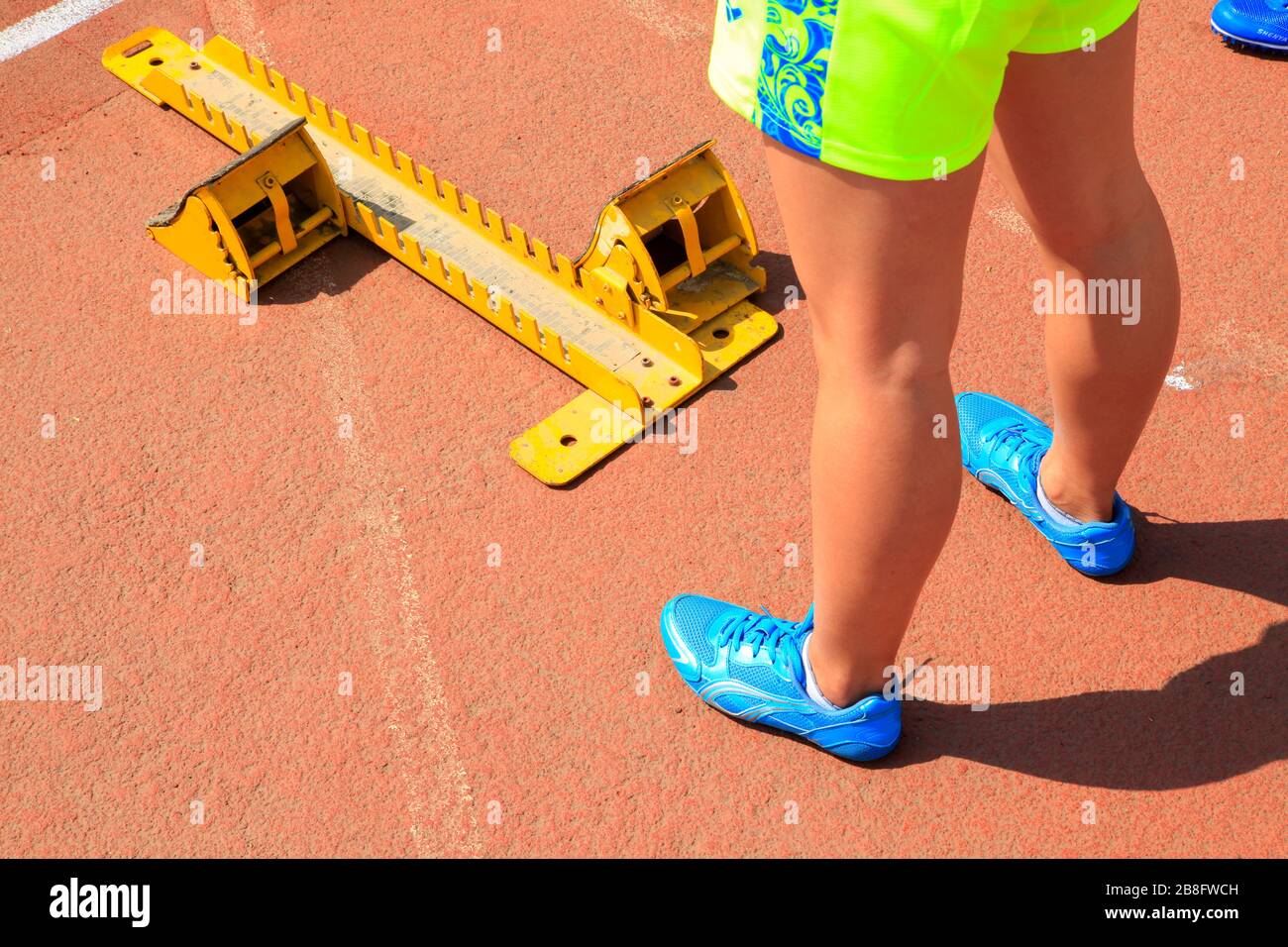 The launching, At the sports meeting, the athletes are starting to run