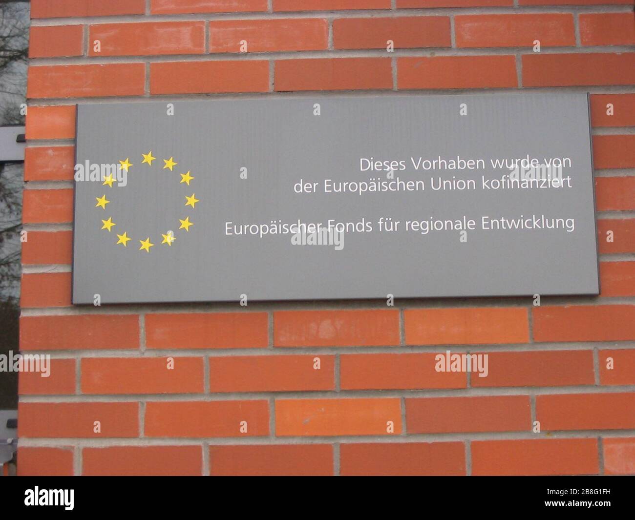 'Deutsch: Schild mit Hinweis auf die Förderung am Hasso-Plattner-Institut.; 4 December 2004; Self-photographed; Dishayloo; ' Stock Photo