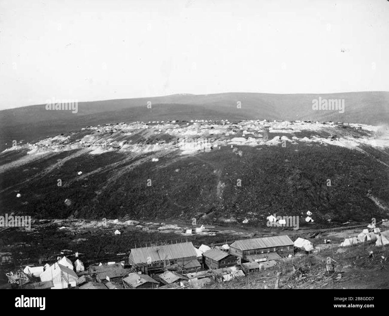 Gold Hill mining operations above Grand Forks Yukon Territory ca 1898 (CURTIS 1368). Stock Photo