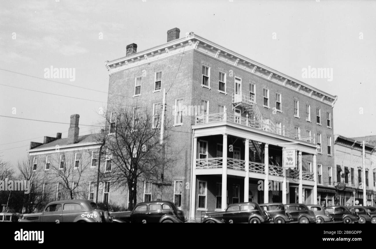 Golden Lamb Hotel 129200pu Stock Photo - Alamy