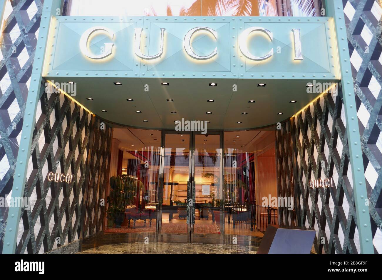 The Gucci Store On Rodeo Drive Beverly Hills Ca Stock Photo - Download  Image Now - Arts Culture and Entertainment, Beverly Hills - California,  Building Exterior - iStock