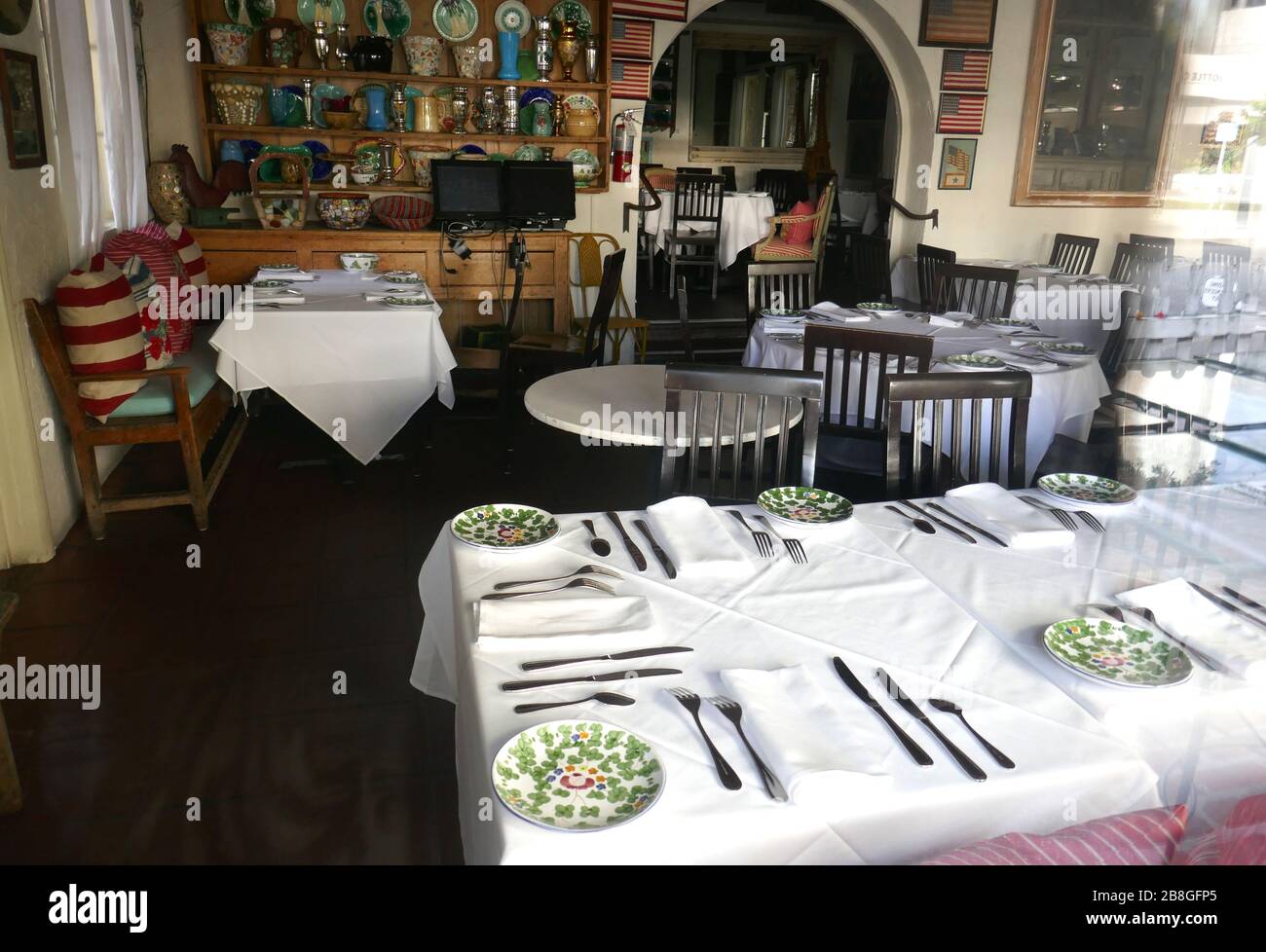 The Ivy Restaurant In Beverly Hills Is Known For Paparazzi Across The Street Attempting To Get Shots Of Celebrities Dining On The Patio Stock Photo Alamy
