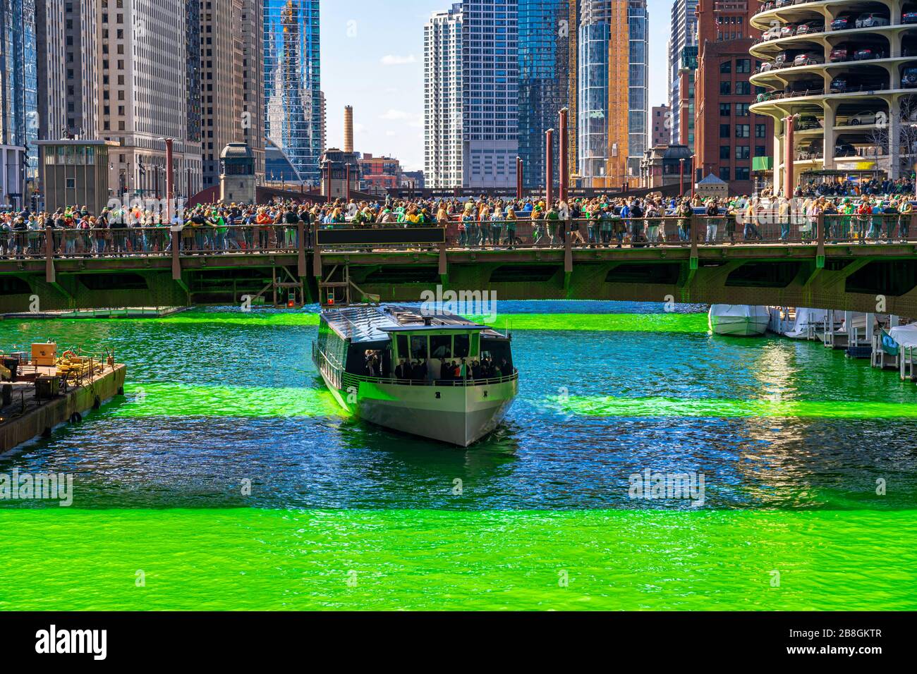 Chicago river green dye hi-res stock photography and images - Alamy