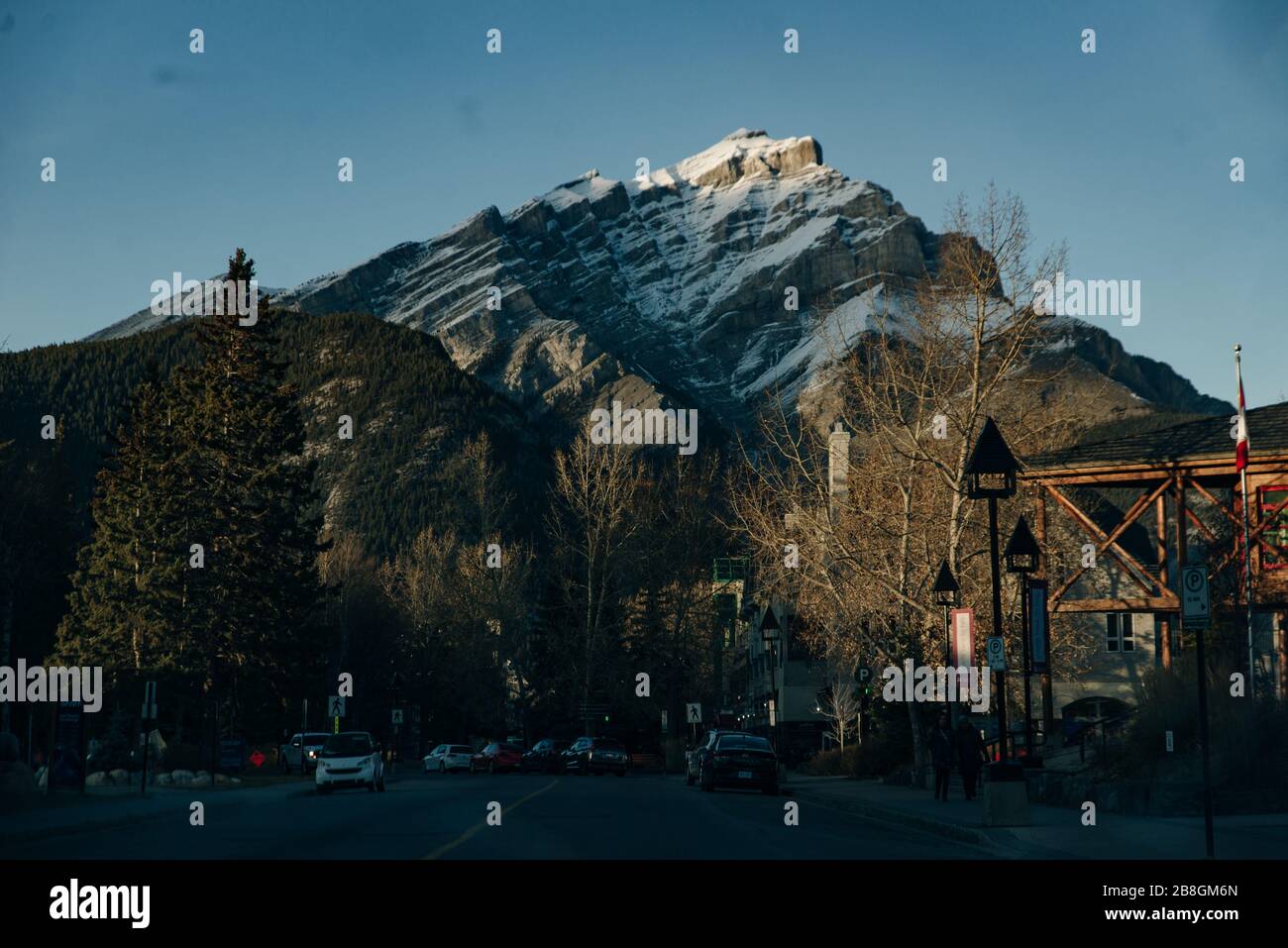 BANFF, ALBERTA, CANADA -dec, 2019 Scenic street view of the Banff Avenue Stock Photo