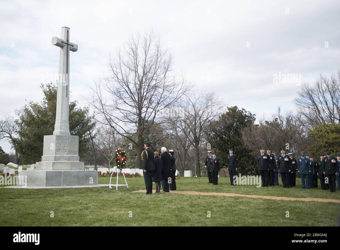 Governor General of Canada lays a wreath at the Tomb of the Unknown Soldier and the Canadian Cross of Sacrifice at Arlington National Cemetery Stock Photo