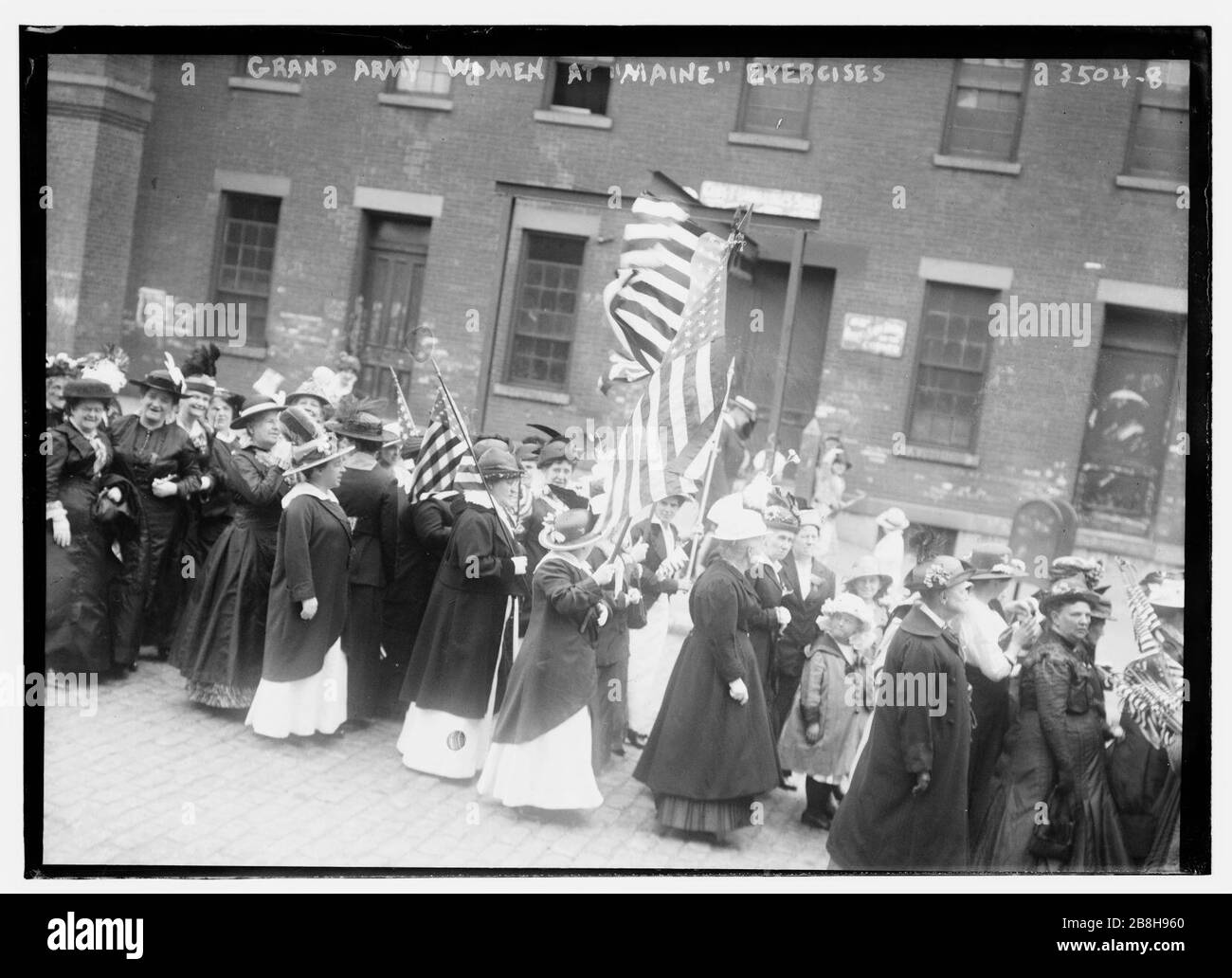 Grand army women hi-res stock photography and images - Alamy