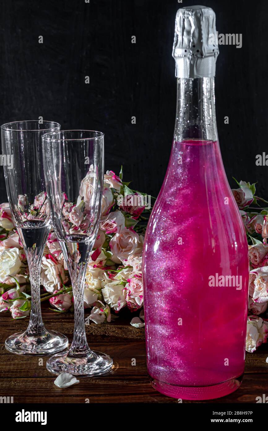 Sparkling brilliant raspberry drink hi-res stock photography and images ...