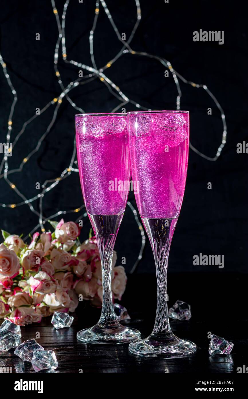 Sparkling brilliant raspberry drink hi-res stock photography and images ...