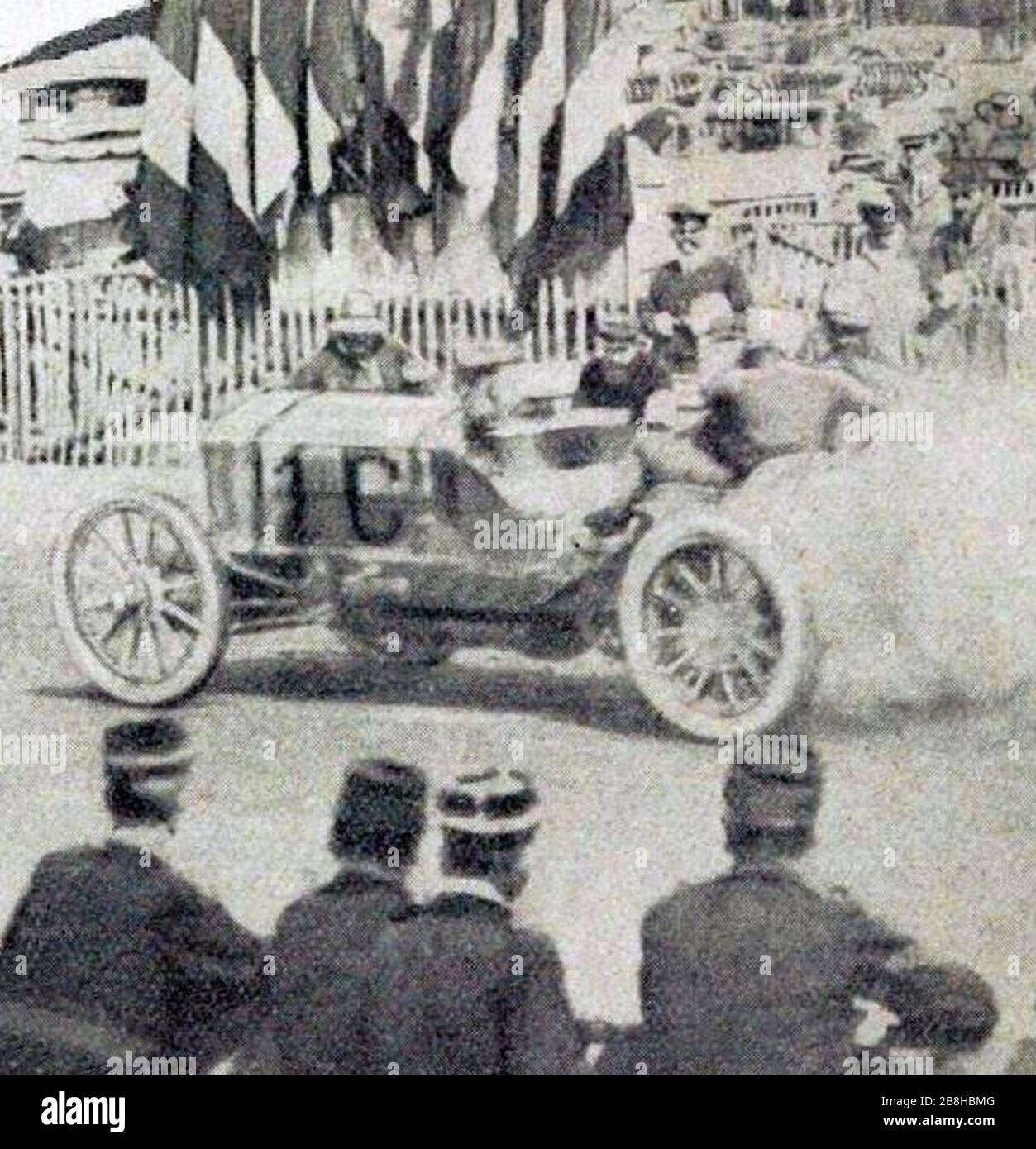 Grand Prix De L'ACF 1906, Arthur Duray Devant Les Tribunes Stock Photo ...