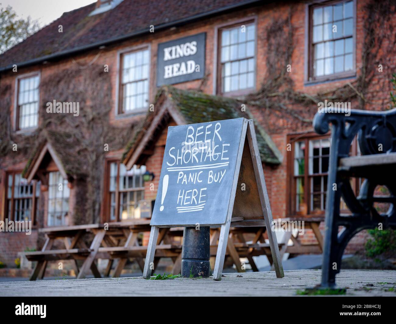 East Hoathly, UK. 22nd Mar, 2020. Panic buy beer: As panic buying continues across the UK pubs have been ordered to close as part of Covid-19 measures. In East Sussex the landlord of the Kings Head in East Hoathly has placed a light-hearted sign outside the pub saying 'beer shortage - panic buy beer here' Credit: Jim Holden/Alamy Live News Stock Photo