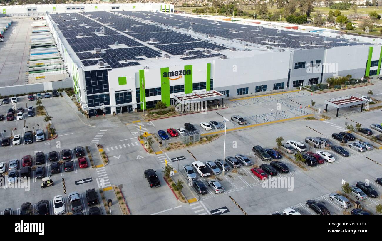 General overall aerial view of an Amazon LAX9 warehouse, Friday, Mar 20,  2020, in Fontana. (Photo by IOS/Espa-Images Stock Photo - Alamy