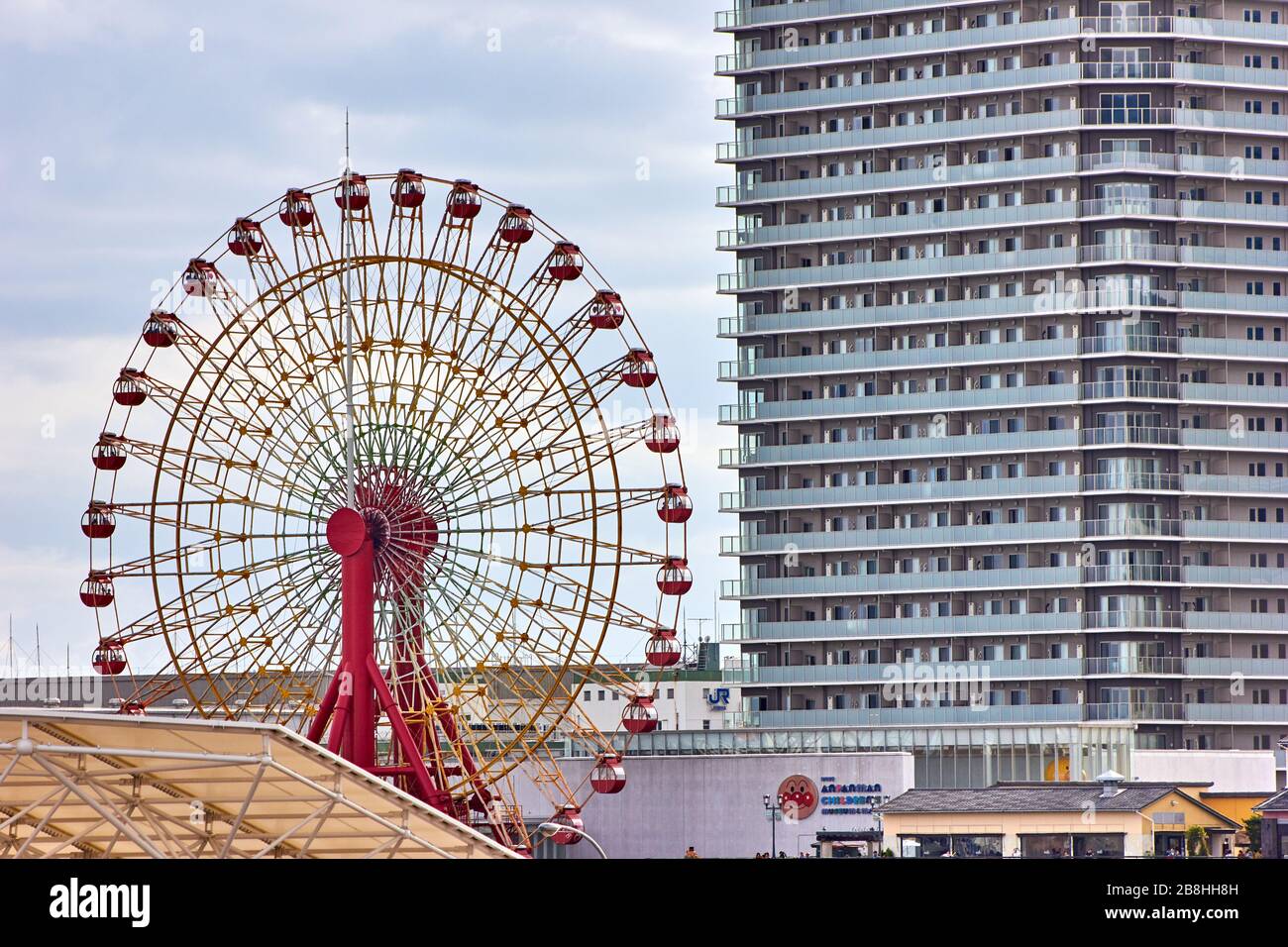 Ferris wheel in harbor city Stock Photo - Alamy