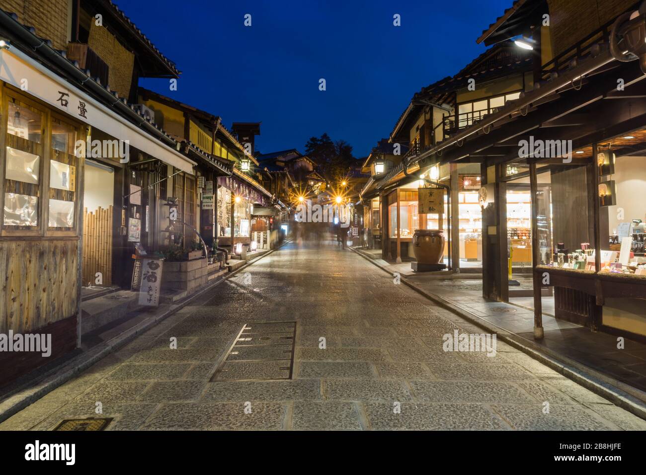 Night view of Ninenzaka, a traditional old street in the Higashiyama area of Kyoto, Japan on a quiet evening. Stock Photo